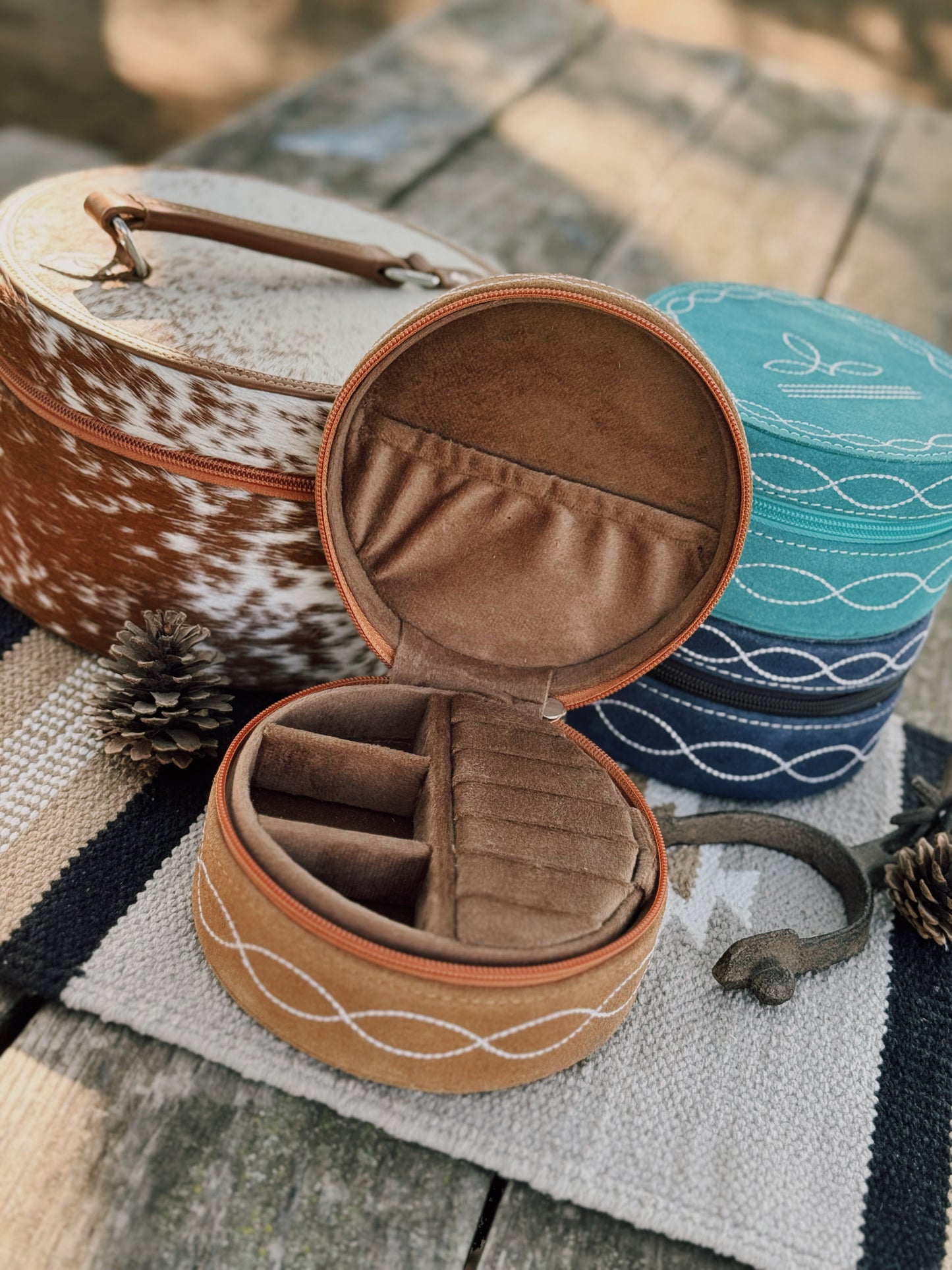 Round Travel Jewelry Case (suede)