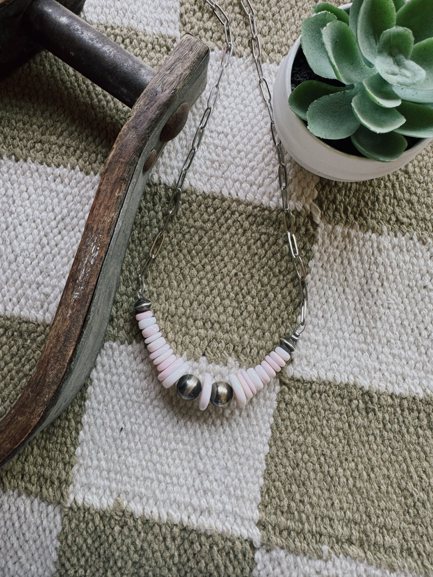 The Rose bar necklace