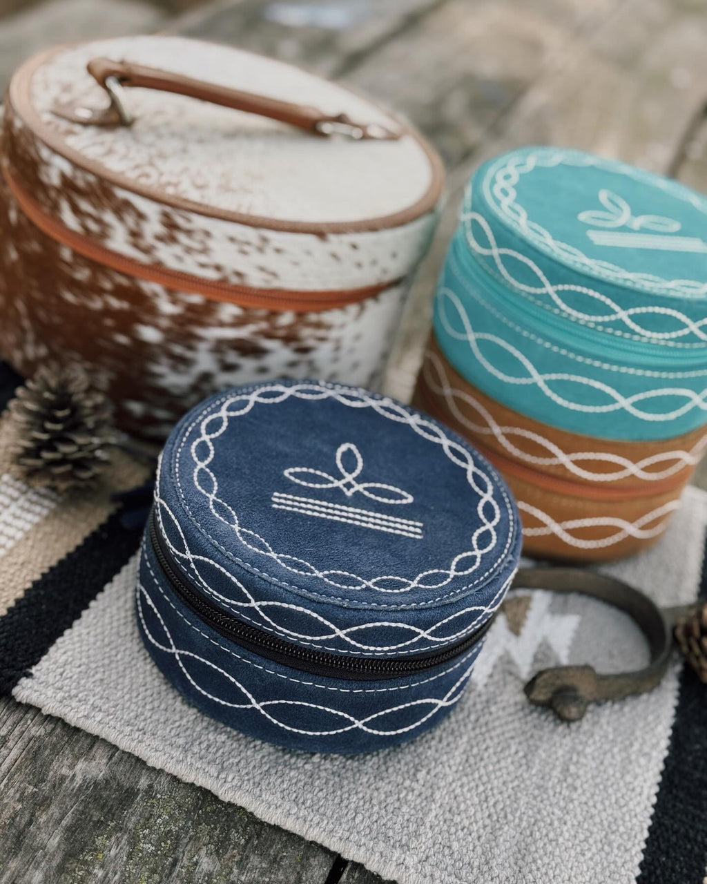 Round Travel Jewelry Case (suede)