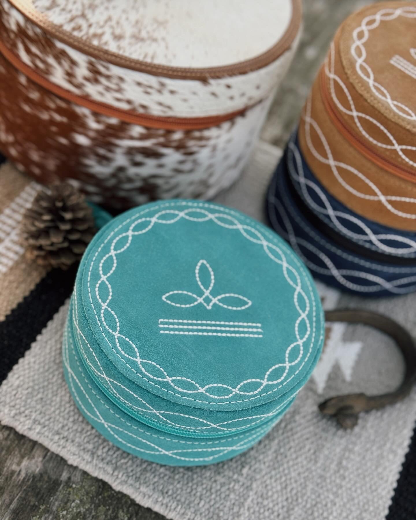 Round Travel Jewelry Case (suede)