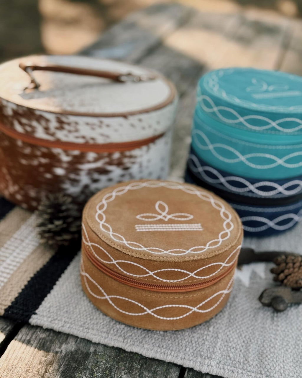 Round Travel Jewelry Case (suede)