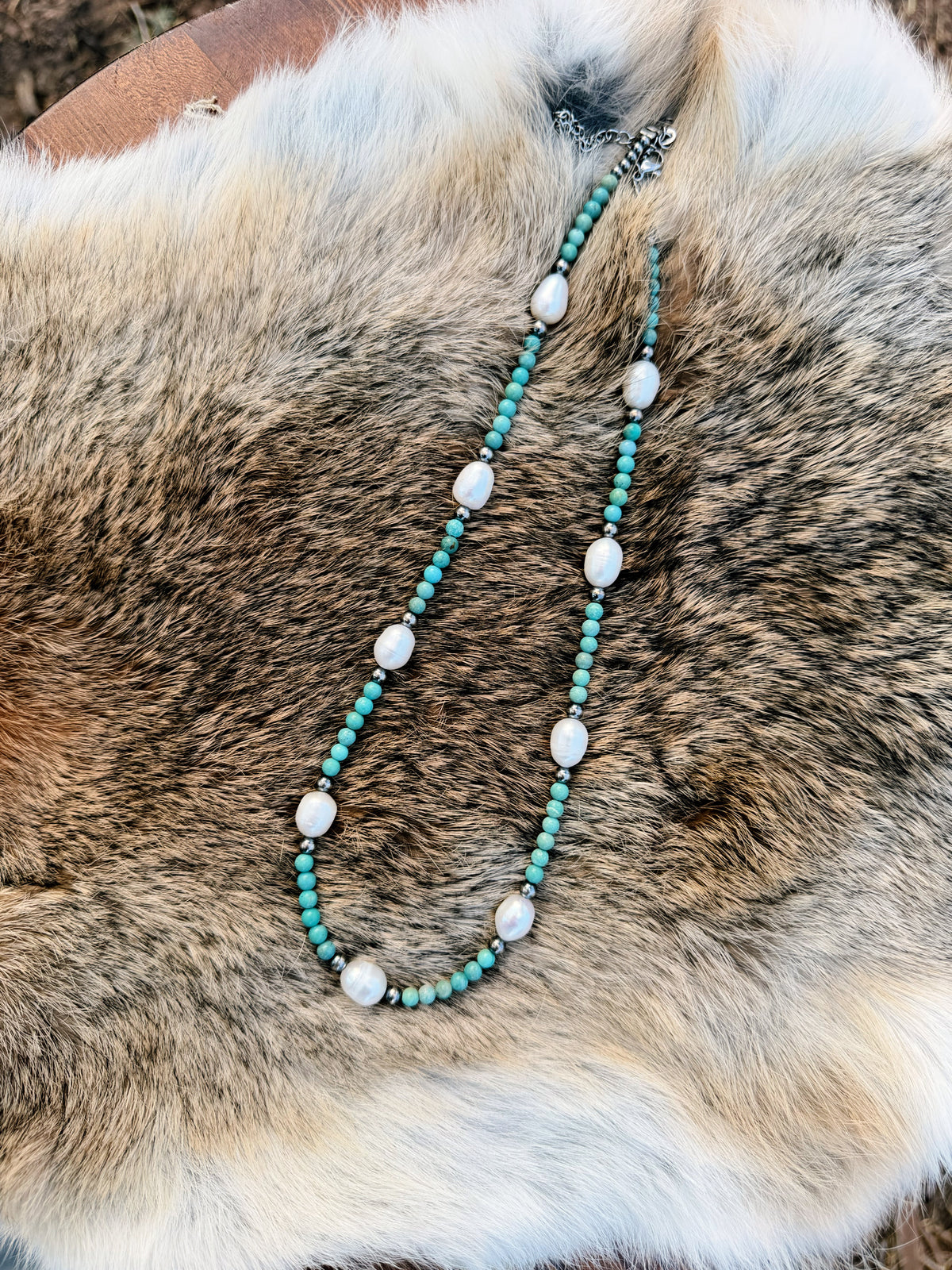 The daisy necklace